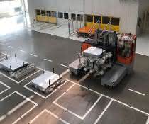 Forklift with short fork carriage