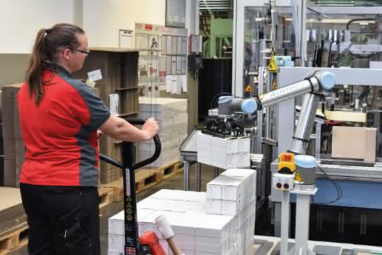 UR erstmals auf der Logimat: Cobots zum Ausprobieren