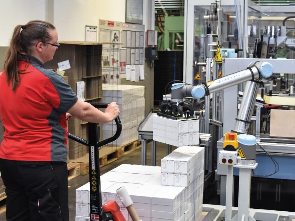 UR erstmals auf der Logimat: Cobots zum Ausprobieren