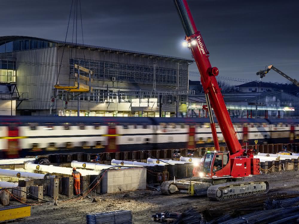 Liebherr-Kran auf Großbaustelle im Einsatz