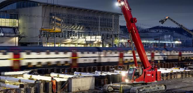 Liebherr-Kran auf Großbaustelle im Einsatz