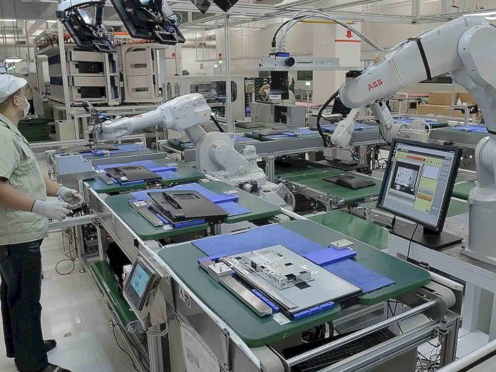 Roboter bei der Montage