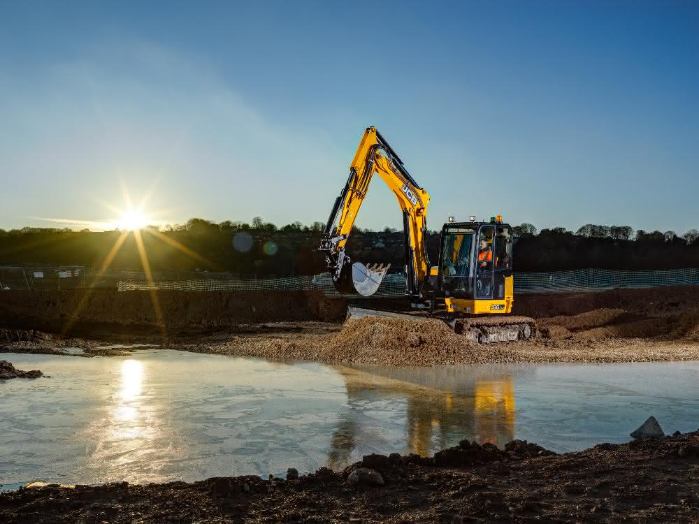JCB senkt Kraftstoffverbrauch von Baggern und Radladern