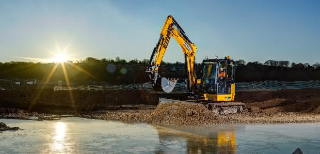 JCB senkt Kraftstoffverbrauch von Baggern und Radladern