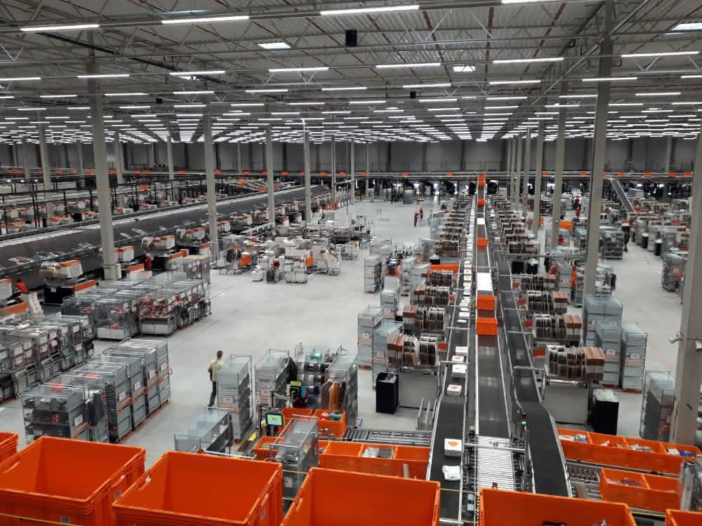 TGW equips Zalando's new logistics center