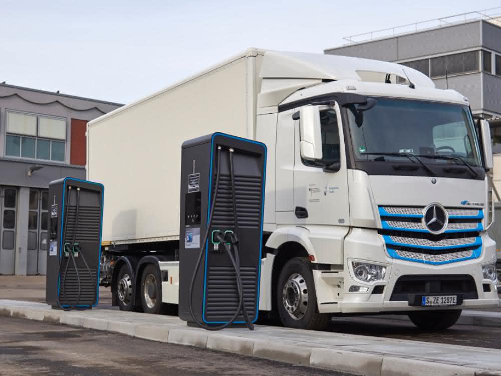 Global initiative for electric truck charging infrastructure