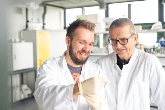 Zwei Forscher im Labor