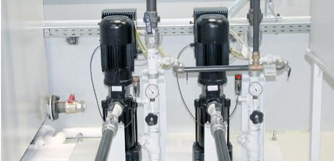 Belt filter system with clean tank and integrated pump system Belt filter system