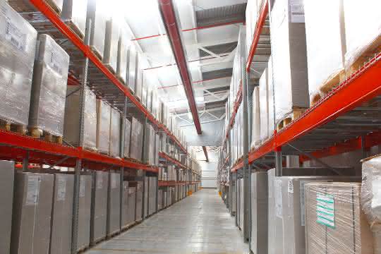 Regaltechnik: AR Racking installiert Regal-Mix bei Verpackungsspezialisten