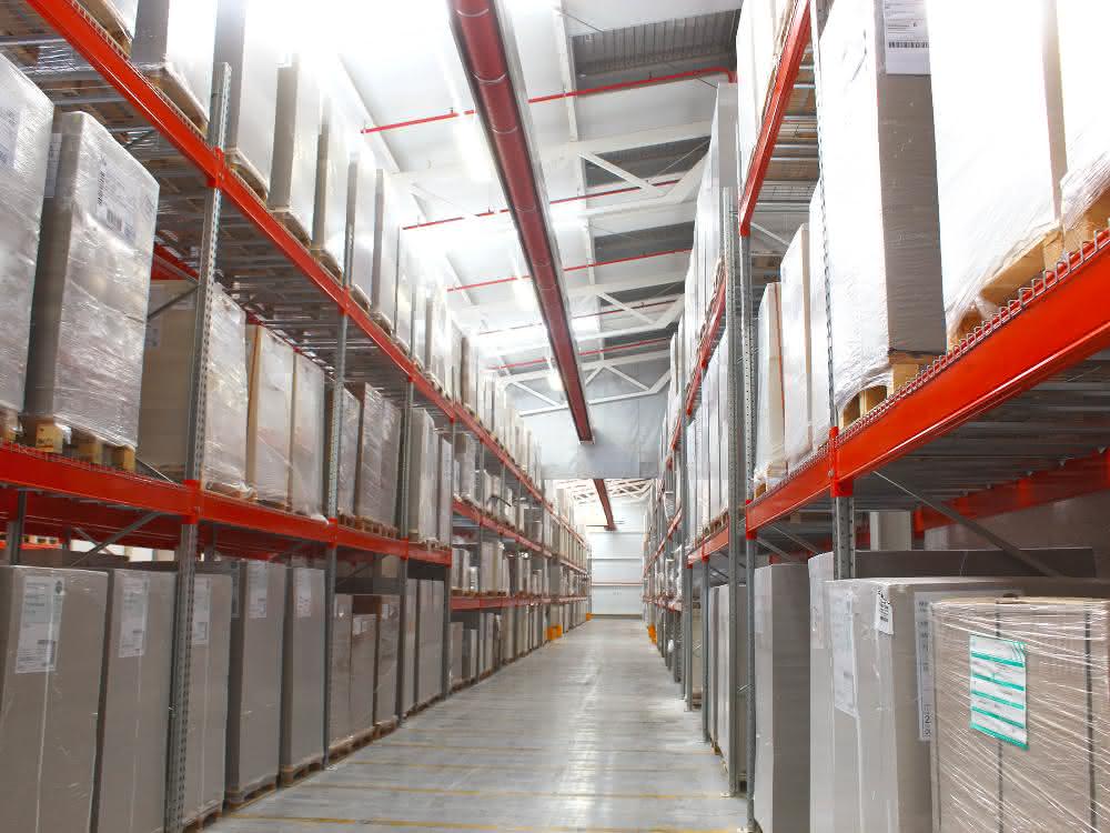 Regaltechnik: AR Racking installiert Regal-Mix bei Verpackungsspezialisten