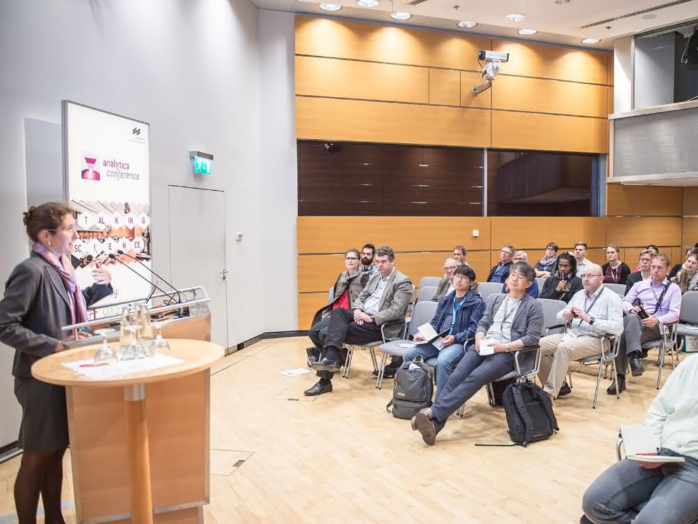 Eindruck von der Analytica 2018 (Vortragende und Teilnehmer)