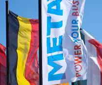 Fahnen vor der Metav Metav Flaggen