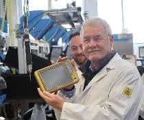 Topcon Electronics produziert 100.000 Bedieneinheiten: Rekord-Geschäftsjahr für Topcon Electronics