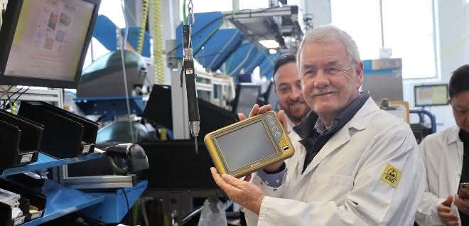 Topcon Electronics produziert 100.000 Bedieneinheiten: Rekord-Geschäftsjahr für Topcon Electronics