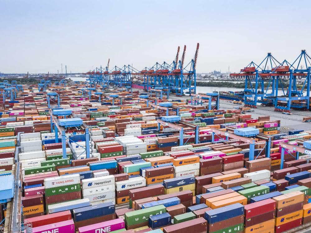 HHLA CEO: Stable operations at the port guaranteed