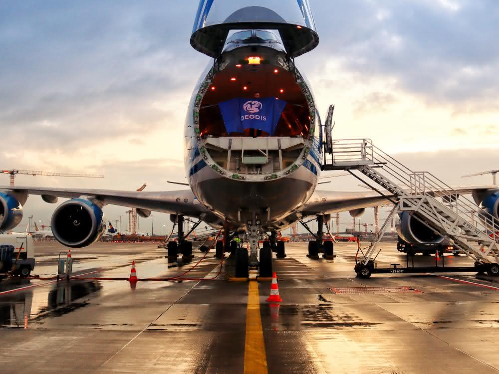Geodis reagiert auf Coronakrise und baut Flugcharter und Bahntransport aus