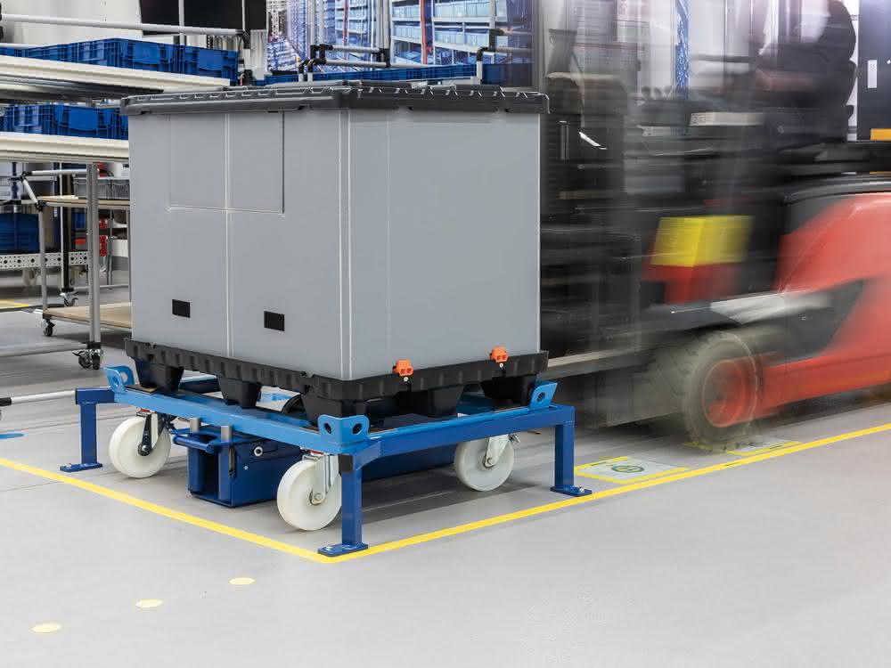 MWB trolley loading Loading and unloading of floor rollers: Docking station holds trolley in place