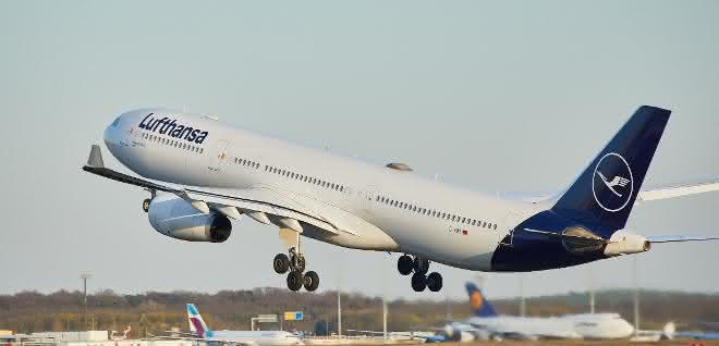 Erste Passagiermaschine voller Luftfracht in Frankfurt gelandet Erste Passagiermaschine voller Luftfracht in Frankfurt gelandet