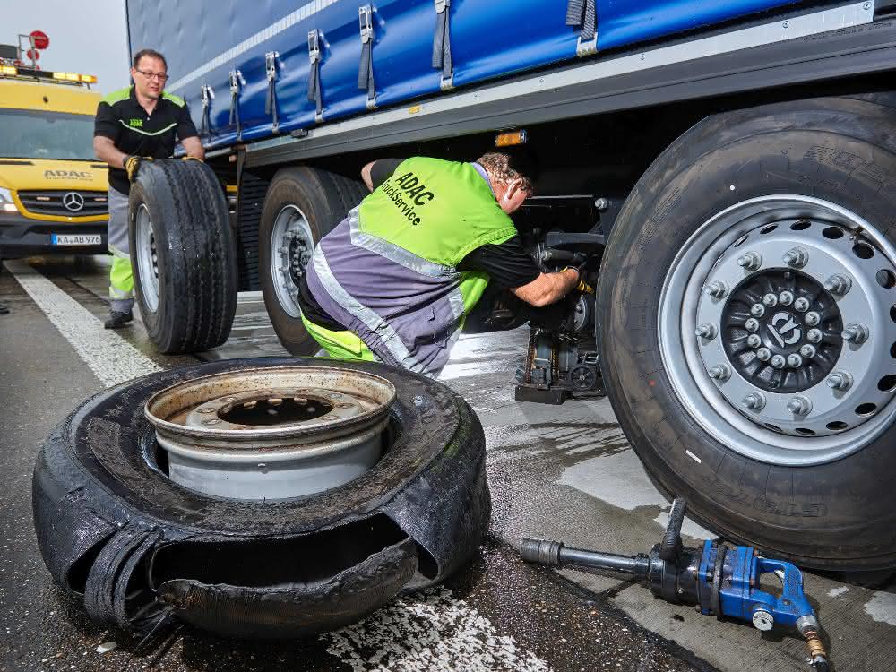 Coronavirus: ADAC Truckservice makes solidarity contribution