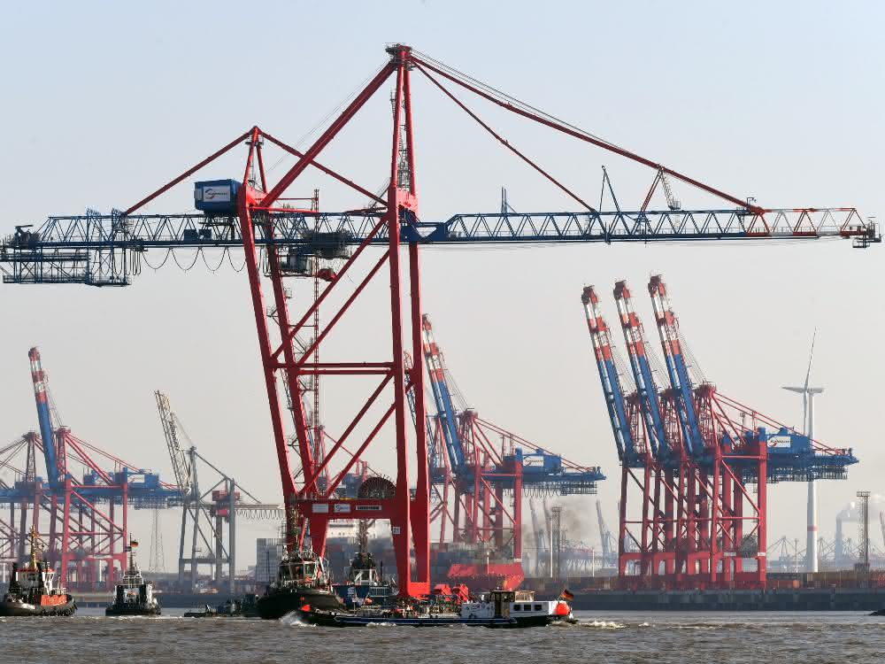 New container gantry crane delivered to Hamburg