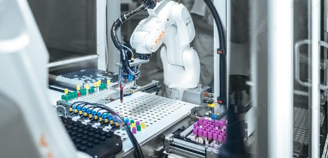 Kuka robot sorts blood samples
