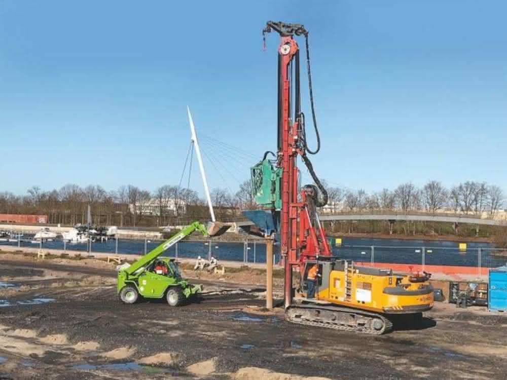 Baumaschinen-Miete: Teleskoplader aus dem HKL Mietpark unterstützt Tiefbauunternehmen