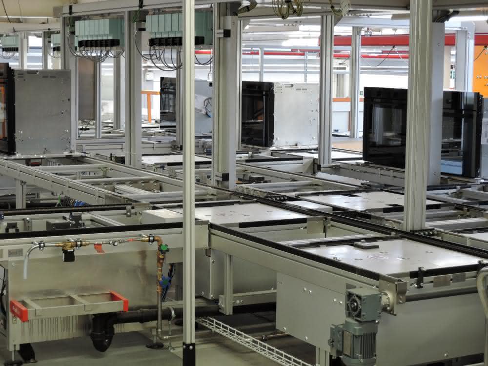 Modular transfer solution: In the flow through the assembly line Modular transfer solution: In the flow through the assembly line