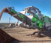 Robust für schwere Brocken: Raupenmobiler Prallbrecher