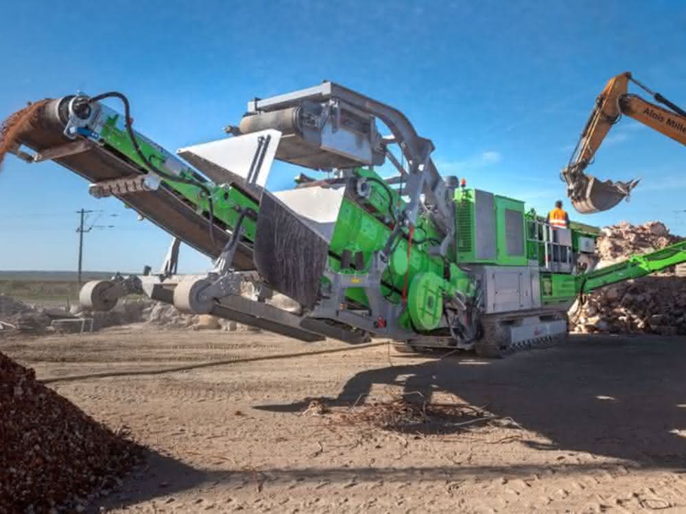 Robust für schwere Brocken: Raupenmobiler Prallbrecher