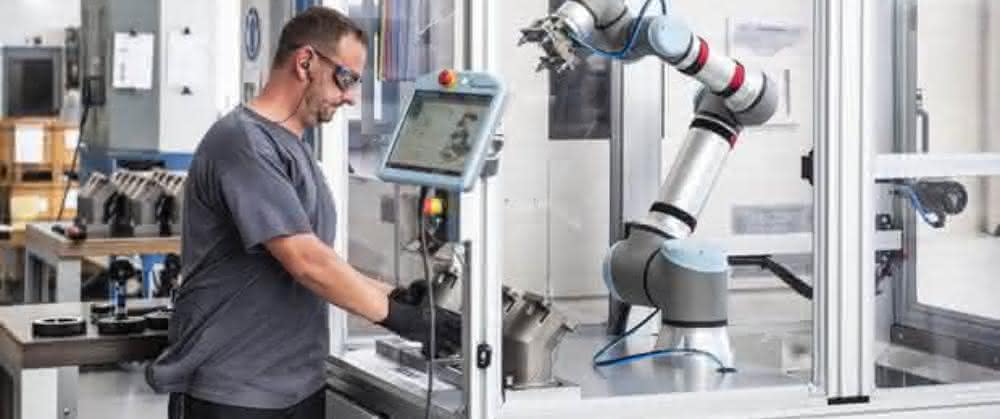 Collaborating robots in production