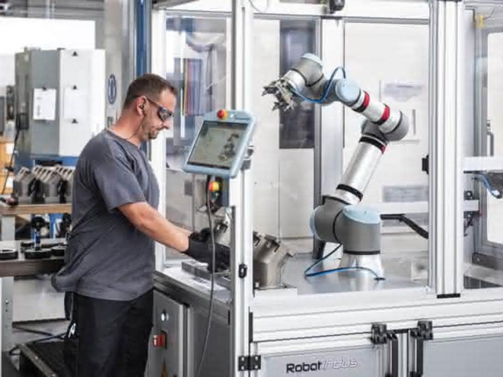 Collaborating robots in production