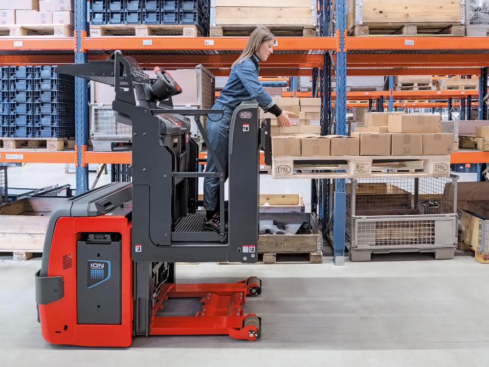 Vertical order picker V08 from Linde