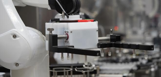 Nest and tub handling: Secure grip in the cleanroom