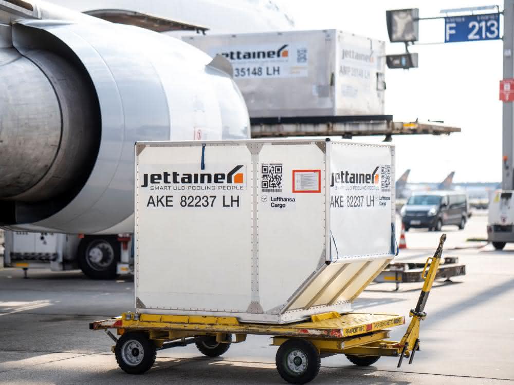 Return and cargo aircraft: Jettainer provides loading equipment
