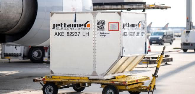 Return and cargo aircraft: Jettainer provides loading equipment