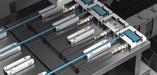 With IO-Link: Proximity sensors detect different components