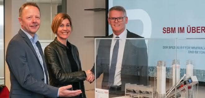 SBM Mineral Processing spendet Lehr-Modell an Berufsschule