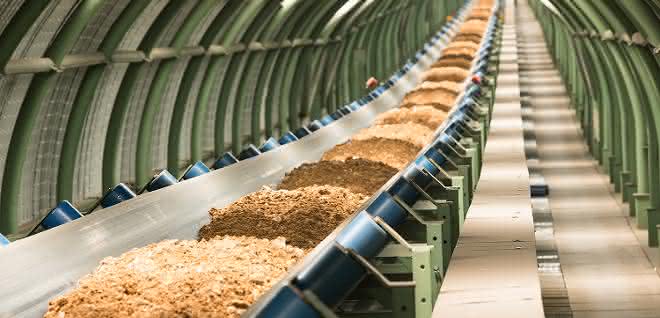 Beumer_Bandstrecke-Bruecke Raw material transfer: Belt conveyors instead of trucks - an economical alternative?
