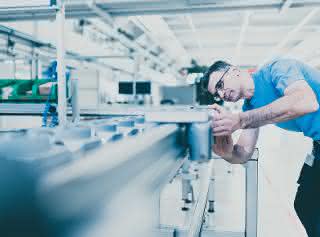 montratec setzt auf stromsparendes Schienen-System montratec setzt auf stromsparendes Schienen-System