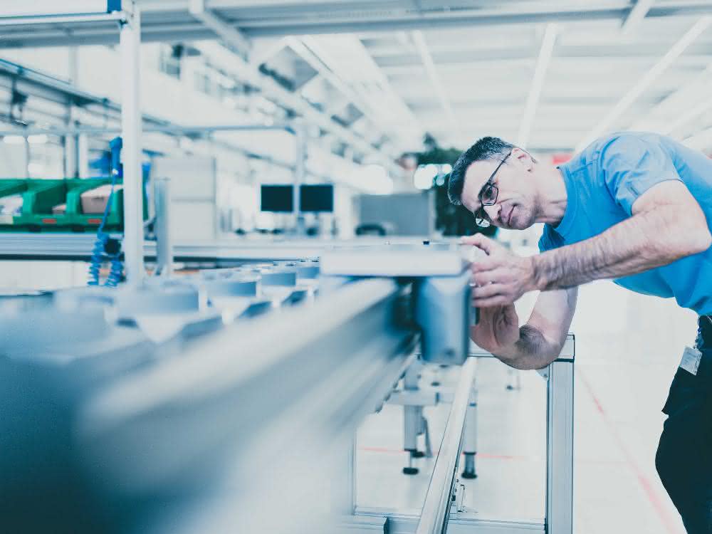 montratec relies on energy-saving rail system