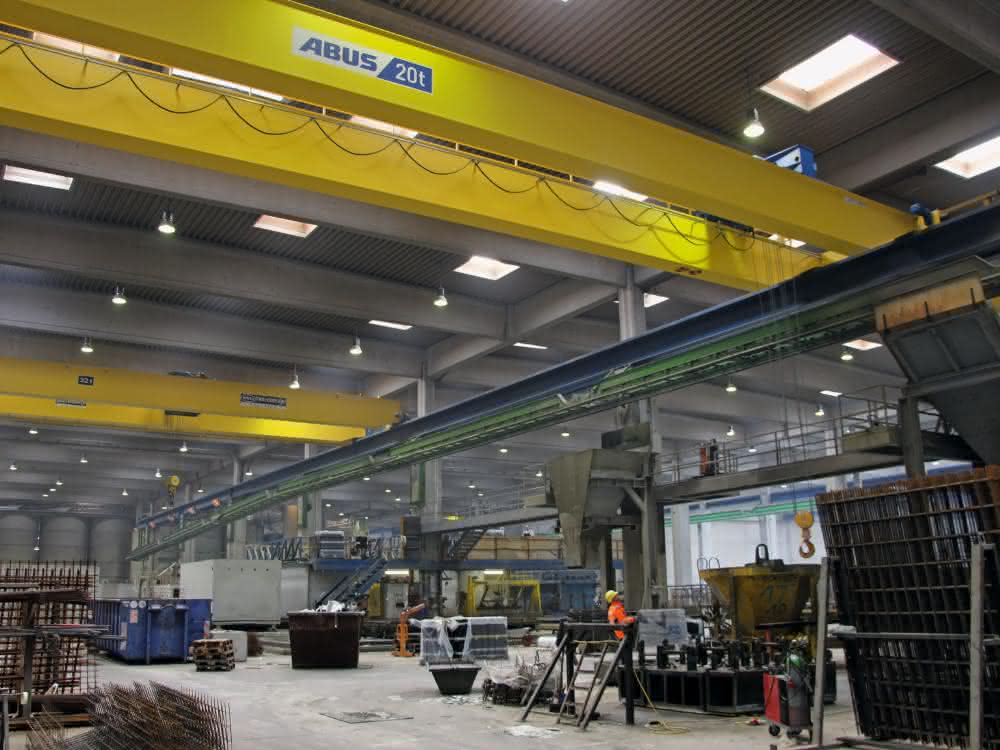 Cranes: Crane systems: Concrete lifted with power