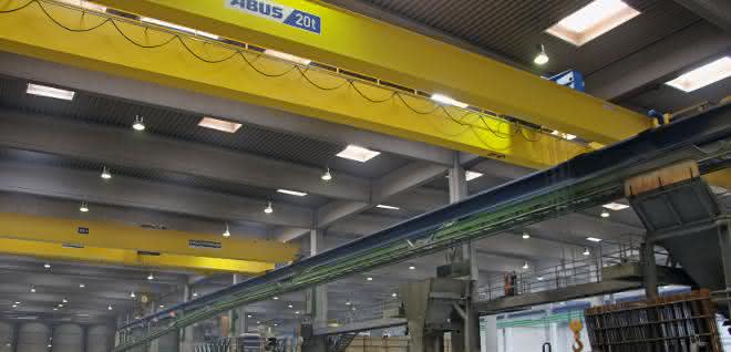 Cranes: Crane systems: Concrete lifted with power
