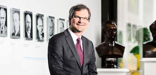 Hon.-Prof. Dr. Roman Schwartz.