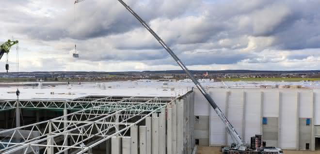 Kranlogistiker setzt auf Liebherr