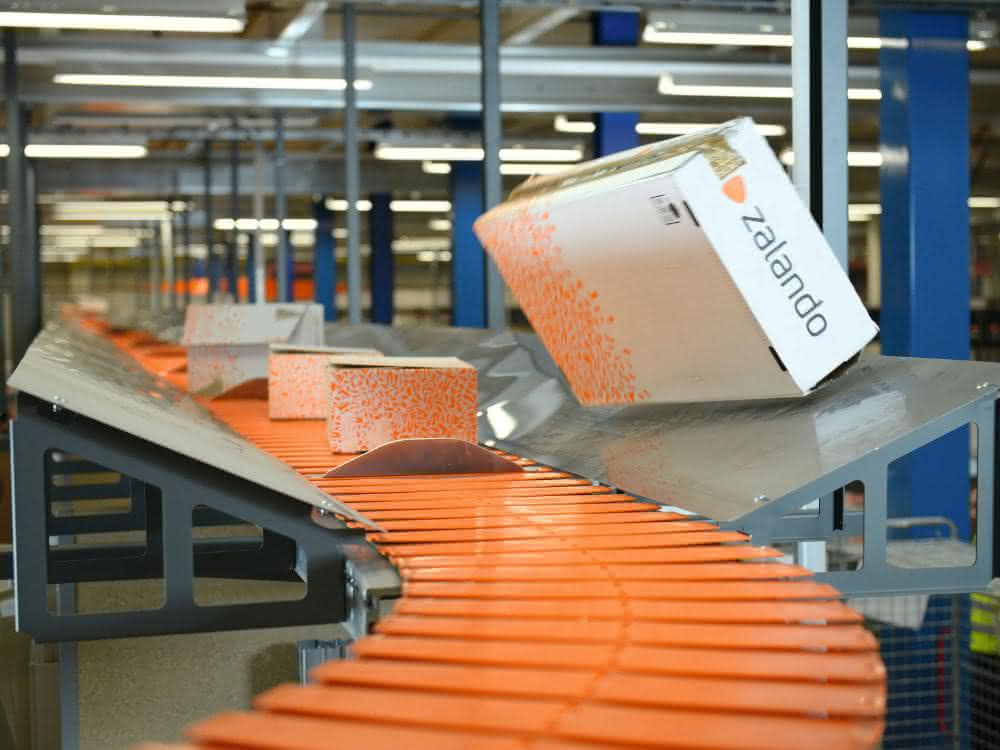 Automatic disposal of old cardboard boxes