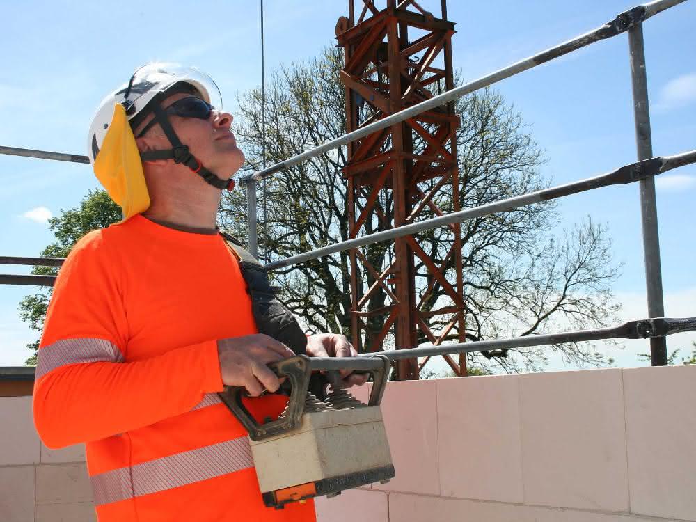 BG Bau mahnt: UV-Schutz am Bau berücksichtigen