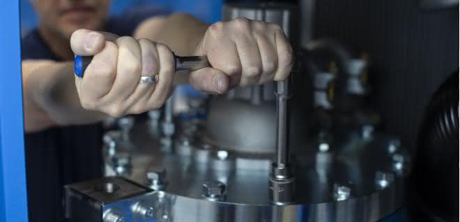 Swivel device of the oil separator Swivel device of the oil separator