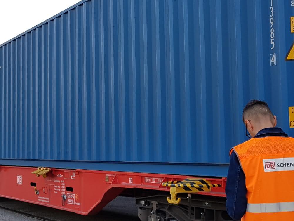 DB Schenker supplies protective equipment for Lombardy