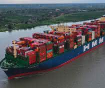 First call: World's largest container ship in Hamburg