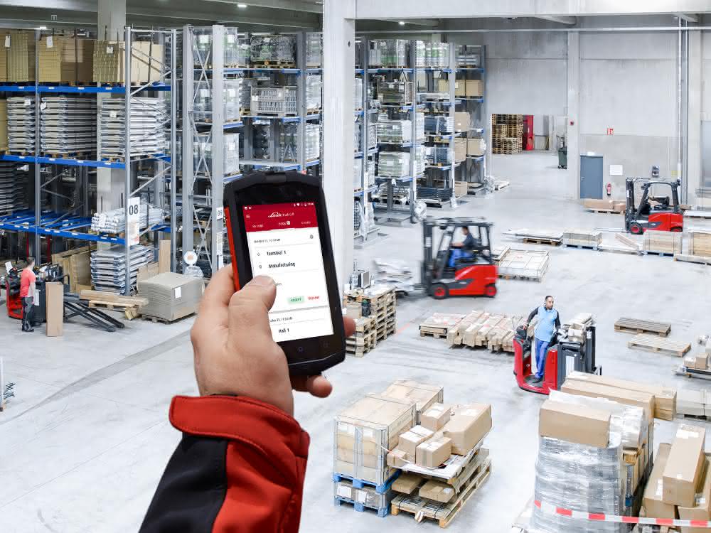 Linde Material Handling: Assign forklift orders via app
